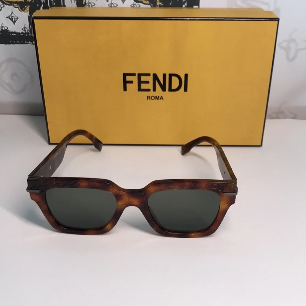 NEW Authentic Fendi FE40078I 52N Sunglasses – Havana / Green